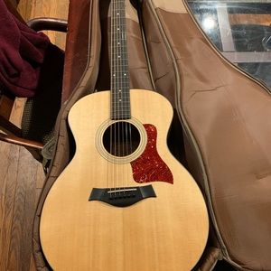 Taylor 114e Acoustic Electric Walnut with Maple Neck